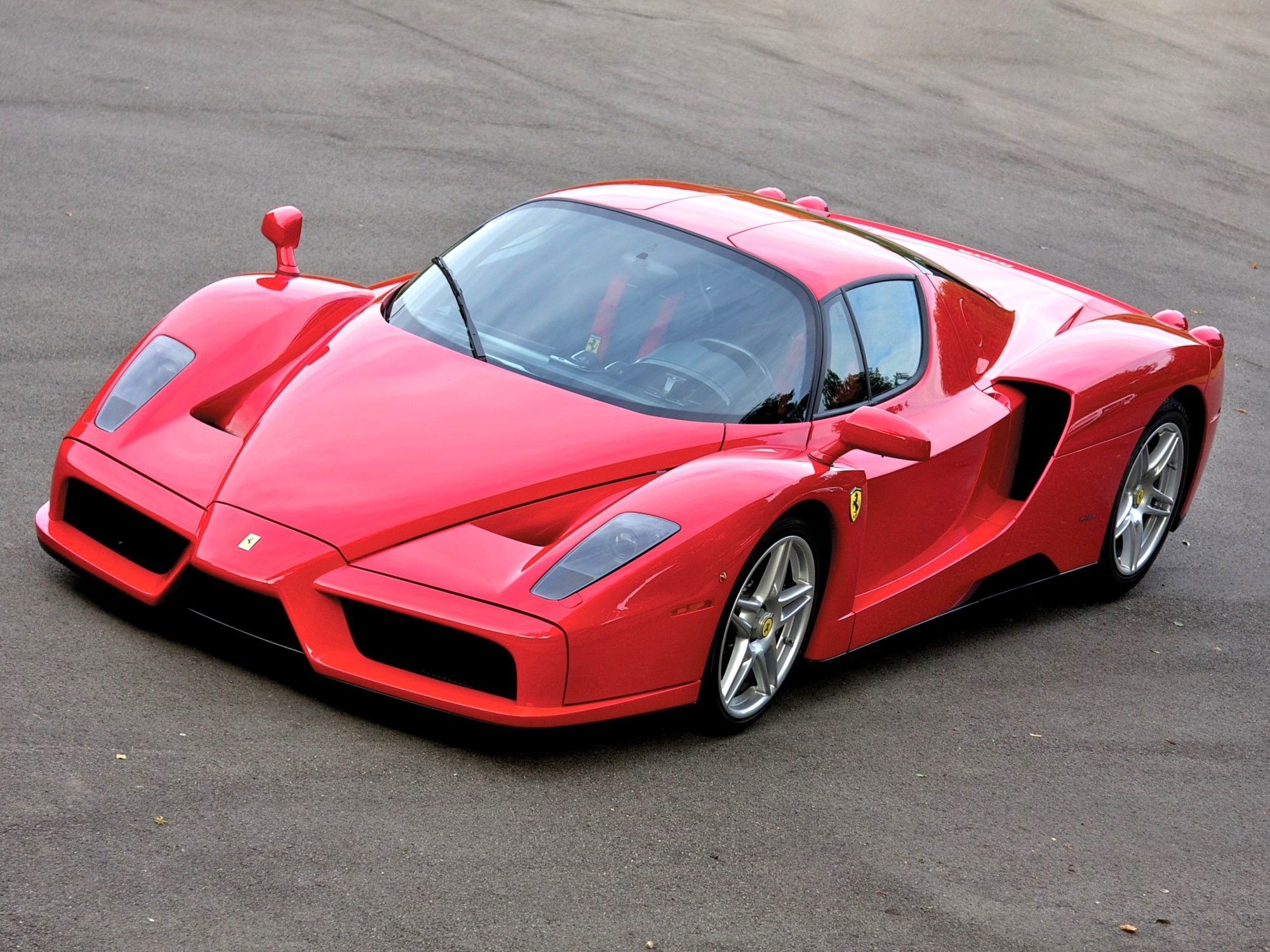 Этот Ferrari Enzo был списан после серьезной аварии